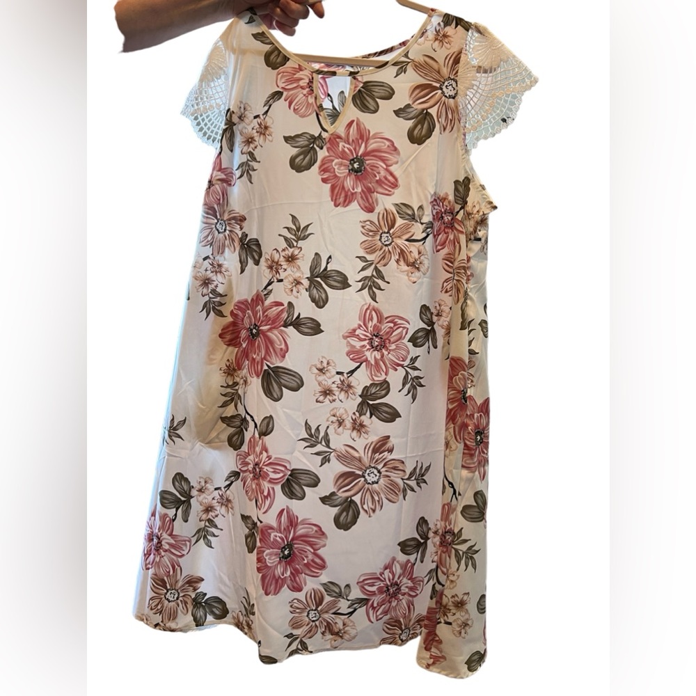 New Bloomchic Floral Pocket Keyhole Lace Cap Sleeve Flutter Dress 1X/14-16